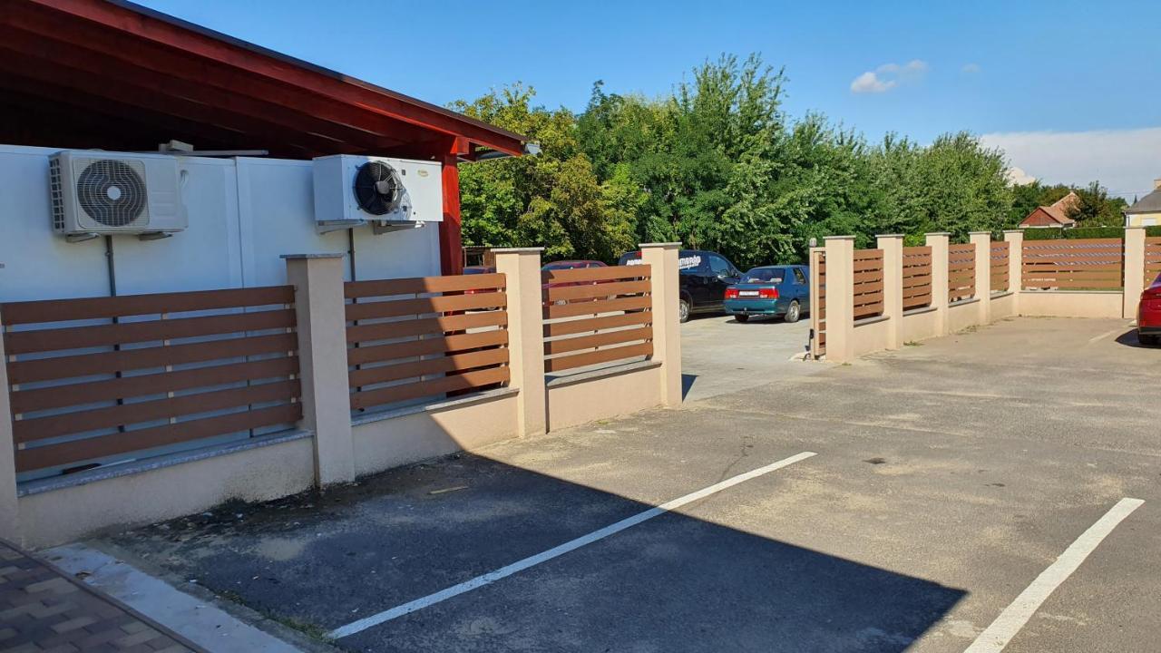 Kék Lagúna Panzió Dombrád Extérieur photo