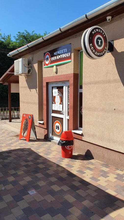 Kék Lagúna Panzió Dombrád Extérieur photo